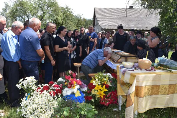 На Волині попрощалися з молодим Героєм (фото)