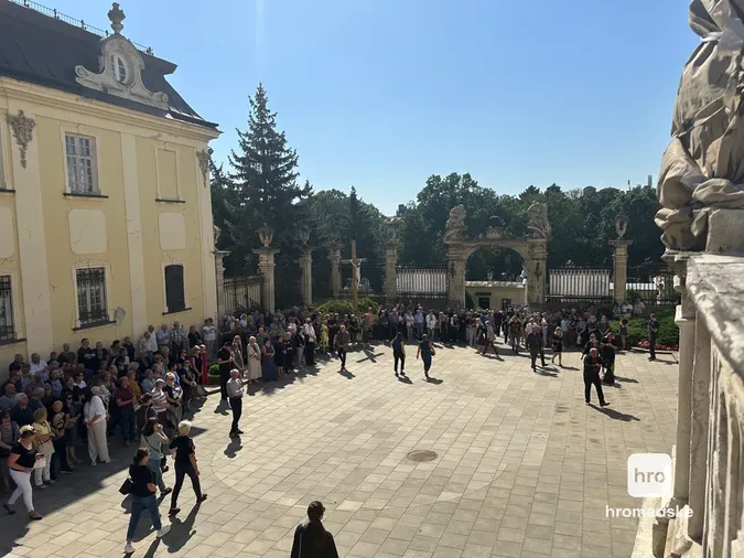 У Львові попрощалися із вбитим політиком Андрієм Парубієм: хто прийшов на поховання (фото)