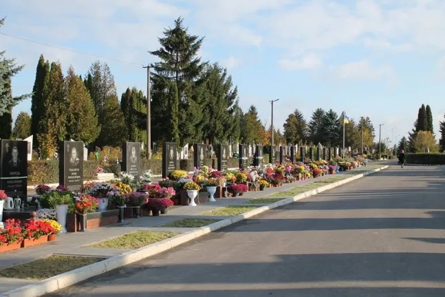 Алею почесних поховань в Гаразджі можуть розширити
