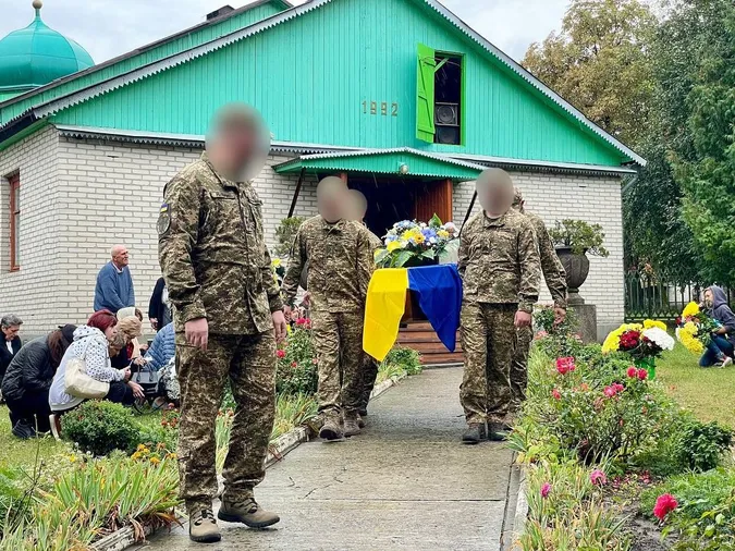 У Нововолинську попрощалися із 23-річним воїном Радиславом Гузарем (фото)
