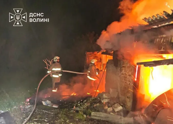 Палав балкон у Ковелі та будинки під Луцьком: на Волині за добу сталися 5 пожеж (фото)