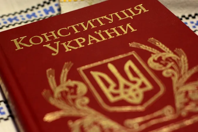 Закон про відтермінування децентралізації набуває чинності завтра