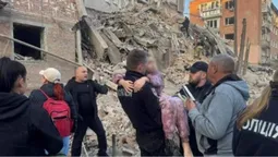 ⚡️У Прилуках рф ракетою вдарила по 5-поверховому житловому будинку