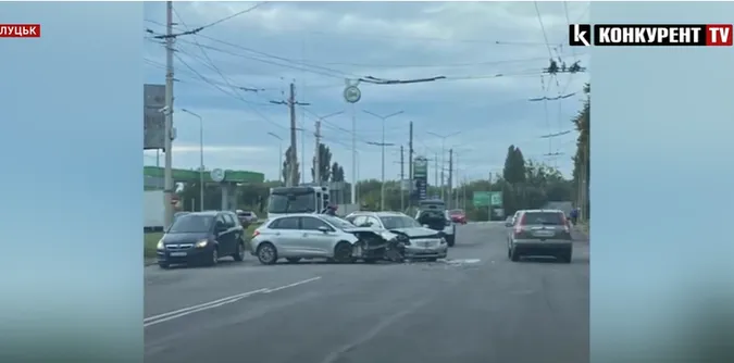 У Луцьку на Львівській потрощилися легковики (відео)