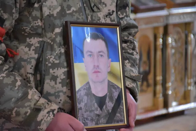 У Луцьку попрощалися із загиблим на війні десантником Артемом Баглайчуком (фото, відео)