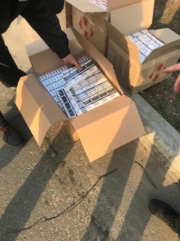 Понад 3 тисячі пачок: у Ковелі зупинили авто, забите сигаретами (фото)