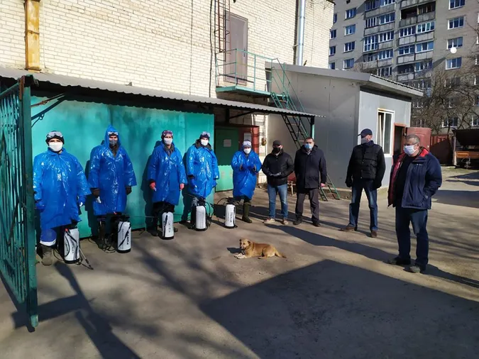 У Луцьку продовжують дезінфікувати будинки (фото)