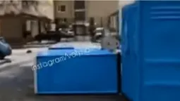 💨 У самісінькому центрі Луцька вітер перевернув біотуалети (відео)