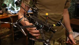 Як волинський екіпаж FPV-дронів доставляє «делікатеси» для орків (репортаж)