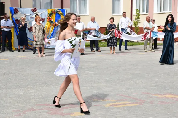 Випускникам луцьких шкіл вручили золоті та срібні медалі (фото)