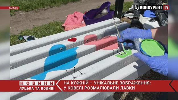 На кожній – унікальне зображення: у Ковелі розмалювали лавки (фото, відео)