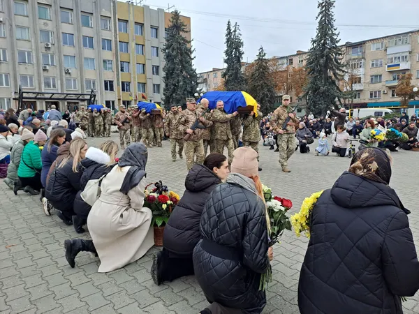 На Волині провели в останню путь військових Олександра Гнатюка, Ігоря Карпука та Романа Йовика (фото)