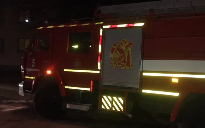 Діти спокійно спали: на Волині рятувальники зламали вікно, щоб батьки потрапили додому