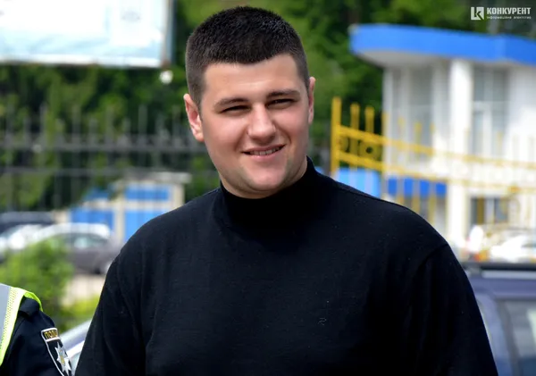 Зніми навушники: у Луцьку на переходах розмістили попереджувальні знаки (фото)