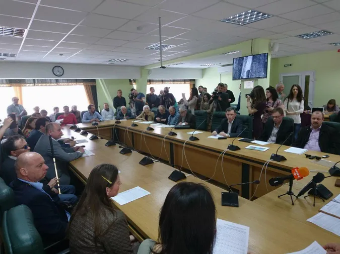 Обговорення підняття тарифів у маршрутках Луцька: емоційно, гаряче та часом нецензурно