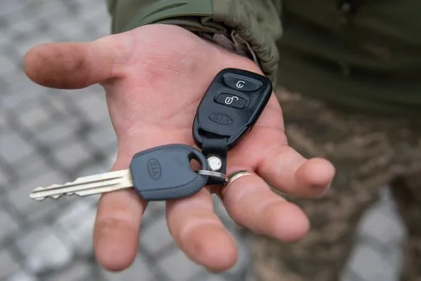 Працівники Волиньради зібрали гроші на авто для бійців «Сталевого кордону» (фото)
