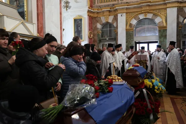 У Луцьку провели в останню дорогу двох Героїв, Євгенія Філяса та Тараса Медведчука (фото)