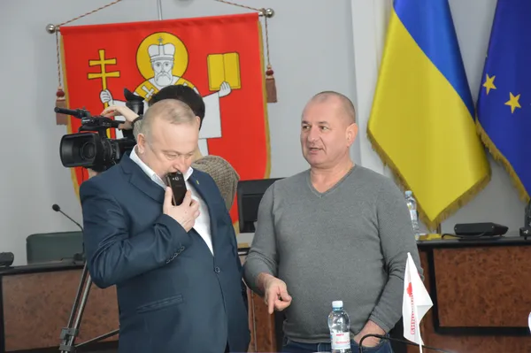 «Свободівець» Микола Романюк та «радикал» Аркадій Соломатін чекають на колег з депутатського  корпусу