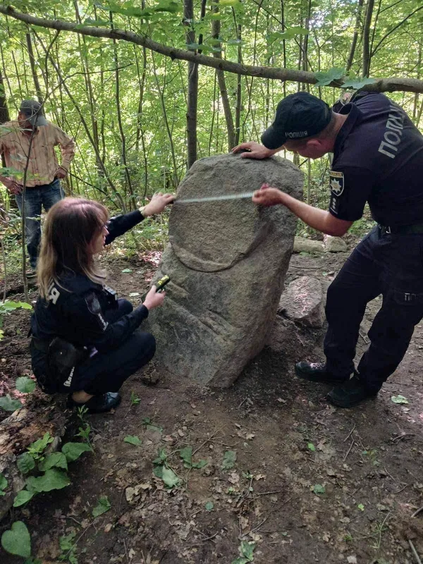 Для Полісся кам’яні антропоморфні статуї не є настільки характерними, як для степової частини України