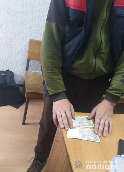Виніс 8 тисяч і ховався в селі: волинянин обікрав товариша (фото)
