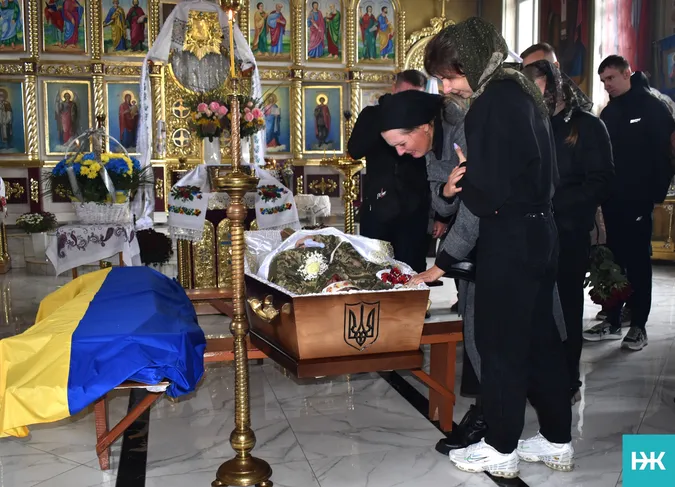 Повернувся не на весілля, а на свій похорон: на Волині попрощалися з капітаном волинської «сотки»