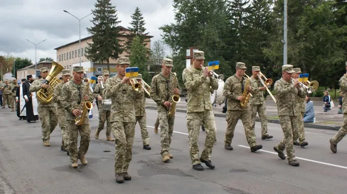 Купив будинок, а пожити не встиг: на Волині попрощалися з Героєм Віталієм Гандзюком (фото)