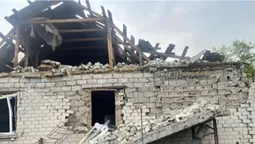 У Дніпрі збили ворожу ракету – уламки впали на подвір'я, постраждала жінка (відео)