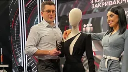 Сукню скандальної помічниці заступника міністра продали на аукціоні за тисячу доларів (відео)
