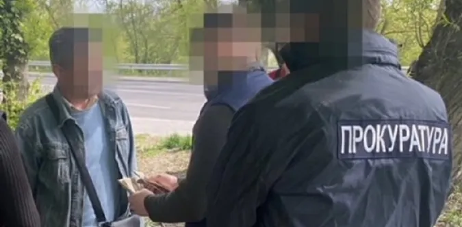 На Волині посадовці «погоріли» на хабарі від браконьєра