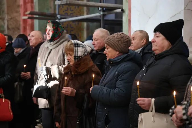 Луцьк навколішки попрощався з загиблим на Харківщині захисником Іваном Прокопцем