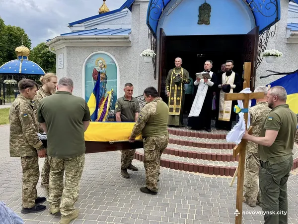 Боронив Україну понад чотири роки: на Волині попрощалися з воїном Сергієм Запорожцем (фото)