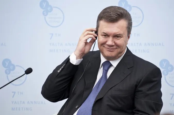 Суд допитає Януковича через Skype