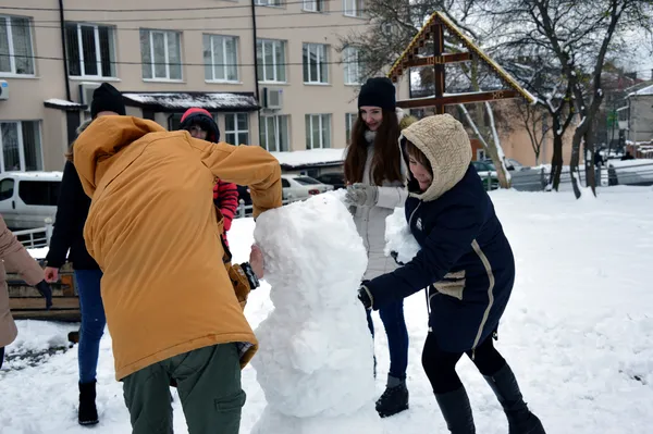 ...Загалом над творенням «скульптури» працювали  дуже старанно...