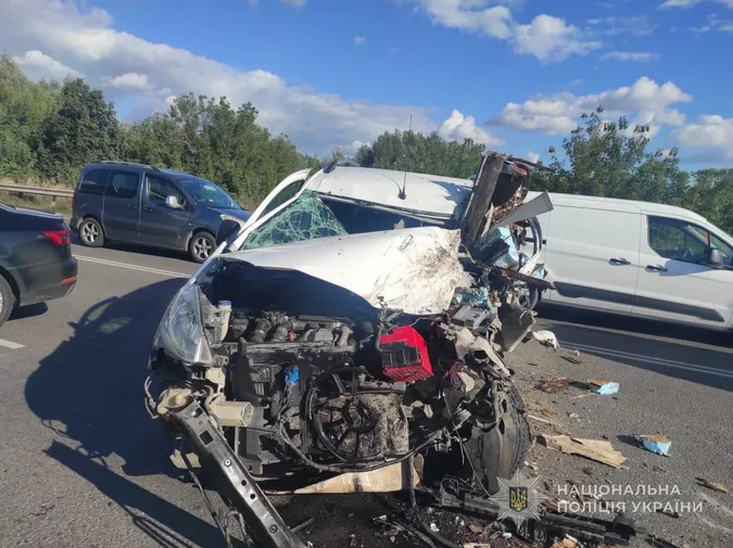 Страшна аварія в Рованцях: водій виїхав на зустрічку, бо йому стало зле