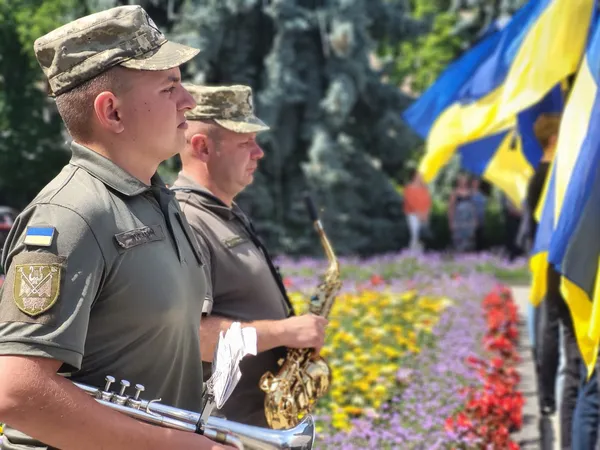 Сотні ковельчан стали на коліна перед загиблим Героєм (фото)