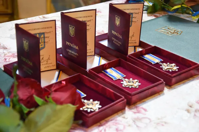 На Волині родинам загиблих прикордонників вручили посмертні нагороди їхніх героїв (фото)