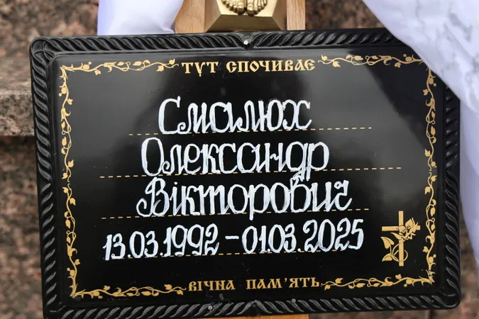 Небо плакало: у Луцьку відбулося прощання з трьома Героями Євгенієм Садовським, Олегом Чернюком та Олександром Смалюхом