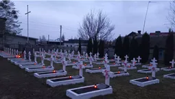 На знак подяки: на Волині і на Рівненщині українці прибирають польські кладовища (фото)