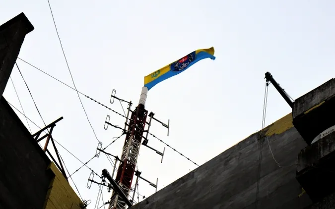 Не помилилися: прапор у центрі Луцька повісили правильно