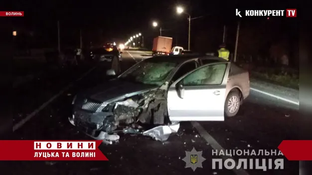 У Ковелі «хонда» врізалась у відбійник і протаранила бус (фото)