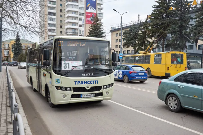 Луцьк просить прилеглі громади платити за проїзд своїх «пільговиків»