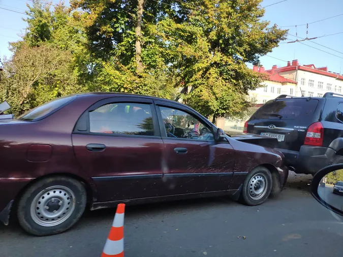 У Луцьку – аварія на Львівській: працює поліція (фото)