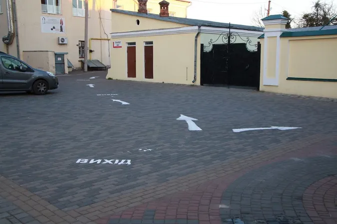 У луцькому соборі зробили схему руху по території для освячення верби (фото)