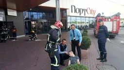 У Луцьку "горить" ПортCity: евакуюють людей (фото, оновлено) 