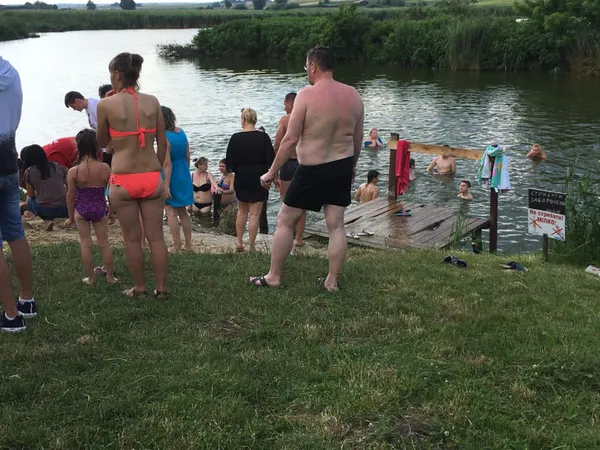 Не відчуває ніг: у ставку під Луцьком травмувався чоловік (фото)