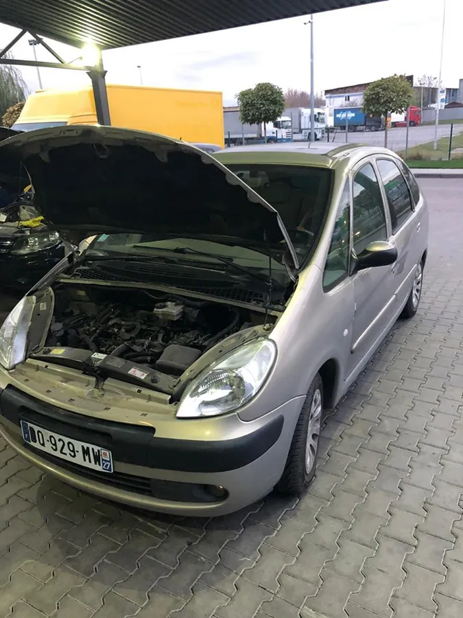 Лучанин хотів перереєструвати автівку, яка знаходиться у міжнародному розшуку