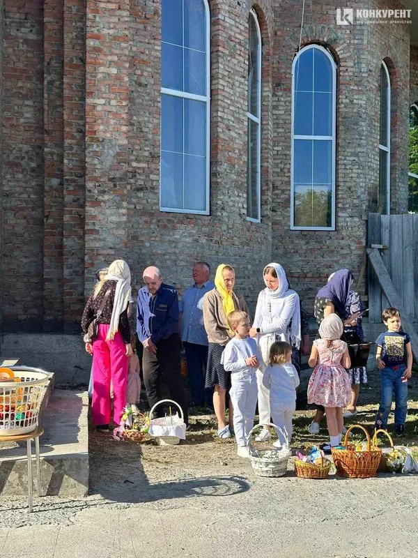 У церкві Луцька, яка загорілась напередодні Великодня, святили паски (фото)