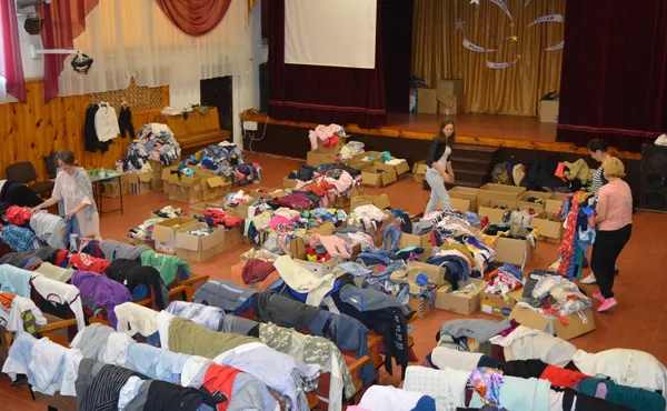 Шиють наколінники і годують блокпости: діти і дорослі волонтерять на Волині (фото)
