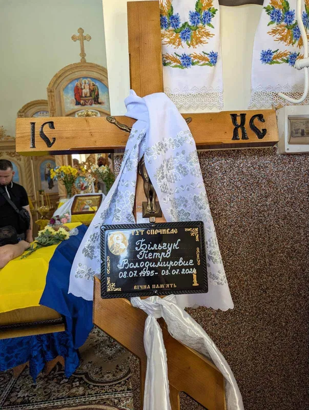 Через два роки після загибелі на Волині поховали воїна Петра Більчука (фото)