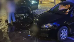 У Луцьку п'яний водій Dodge втратив керування на кільці і «влетів» у Volkswagen (фото)